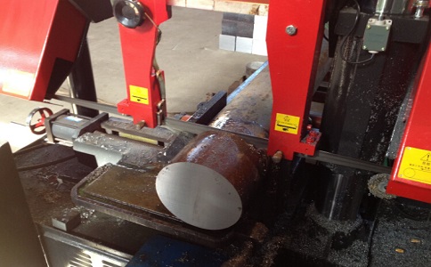 新干卧式带锯床加工时出现明显振荡如何排查？